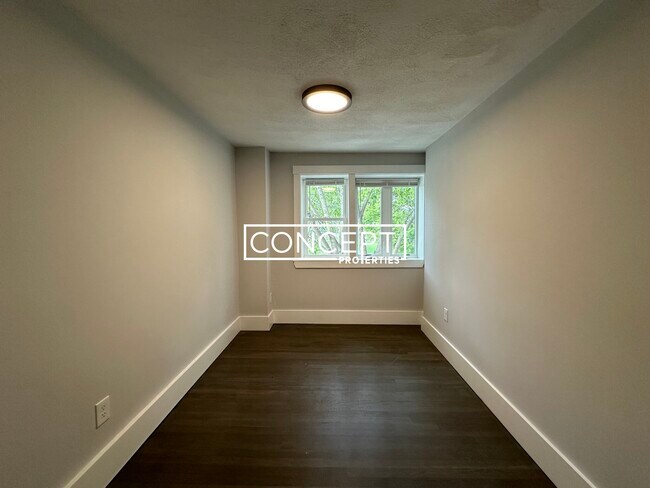 Building Photo - 118 Marginal St