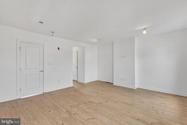Building Photo - 2313 Frankford Ave