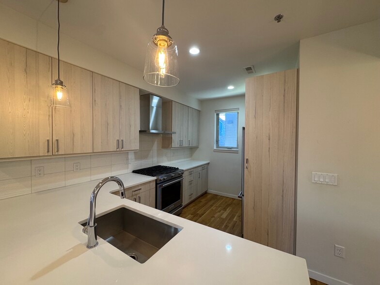 Building Photo - 2625 W 25th Ave