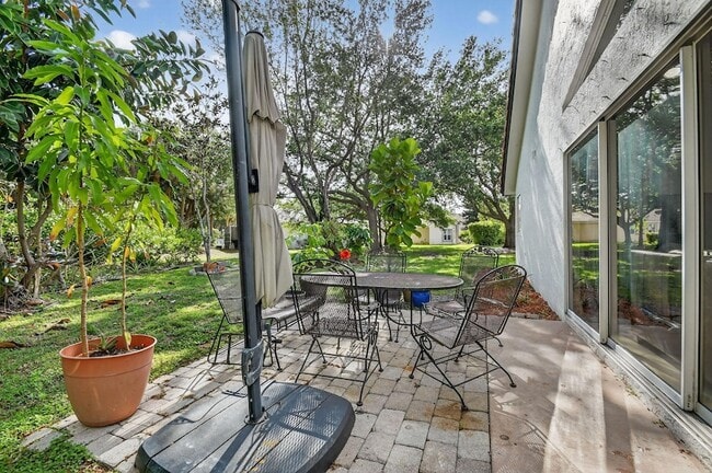 Building Photo - 2769 Pointe Cir