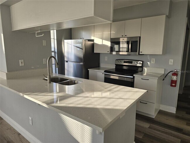 Building Photo - 2494 Sweetwater Club Cir