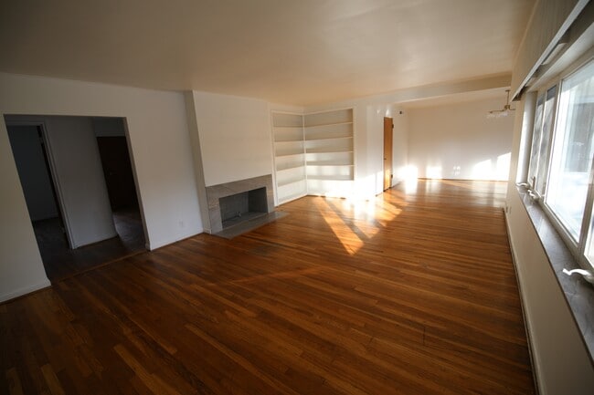 Building Photo - 3191 E Broad St