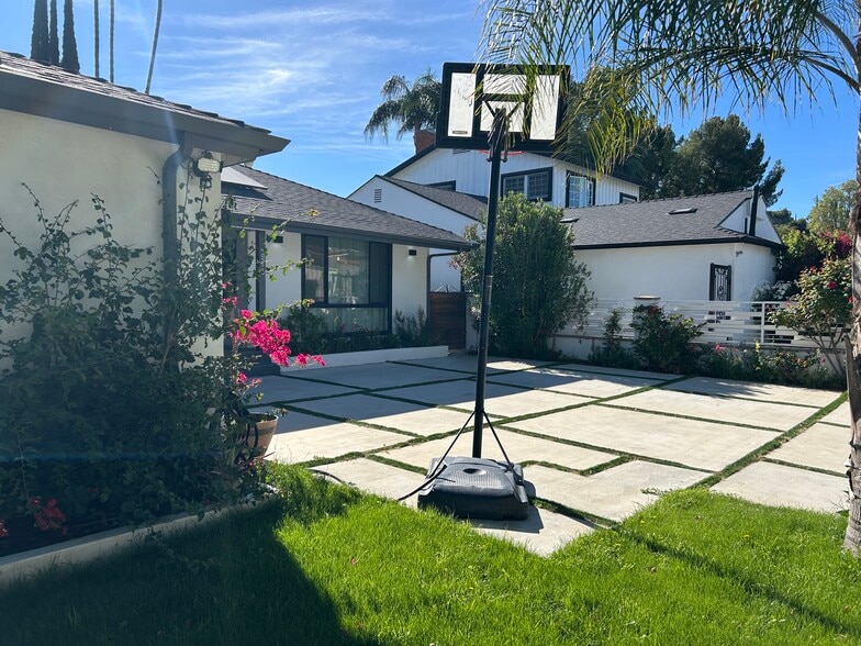 Building Photo - 4912 Alonzo Ave