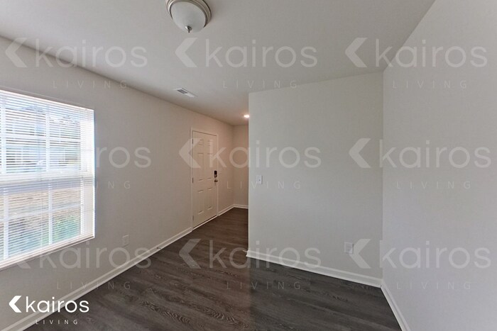 Building Photo - 204 Glenoaks Dr