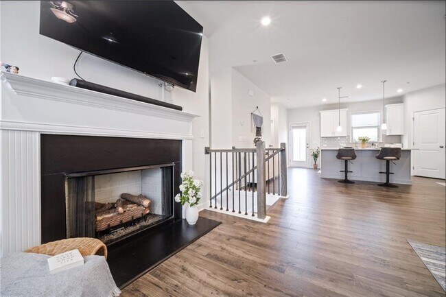 Building Photo - 1595 Ridgebrook Downs