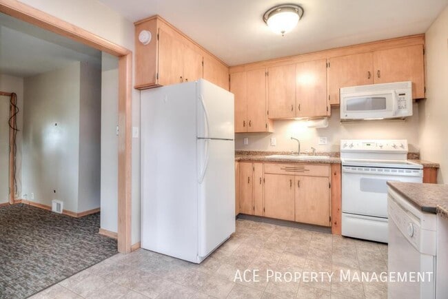Building Photo - 2717 Lawndale Dr