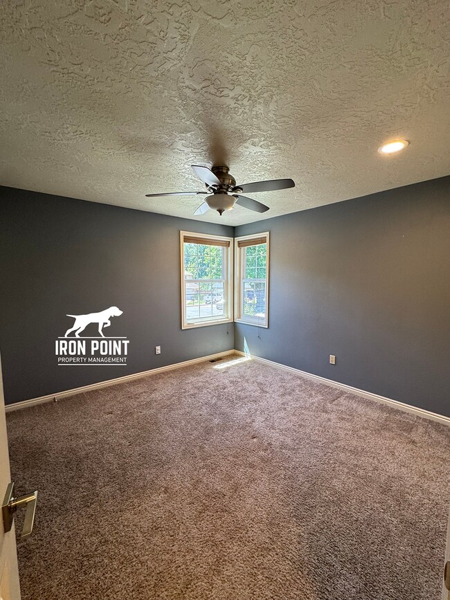 Building Photo - 4 bedroom home in East Boise, close to Bar...