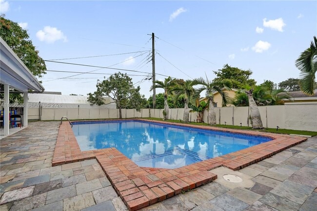 Building Photo - 5380 SW 8th Ct