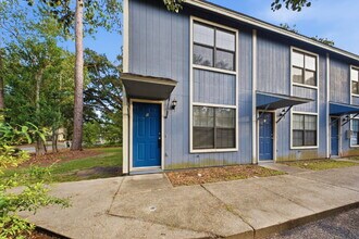 Building Photo - 2 Bedroom x 2.5 Bathroom NEWLY RENOVATED Apartment