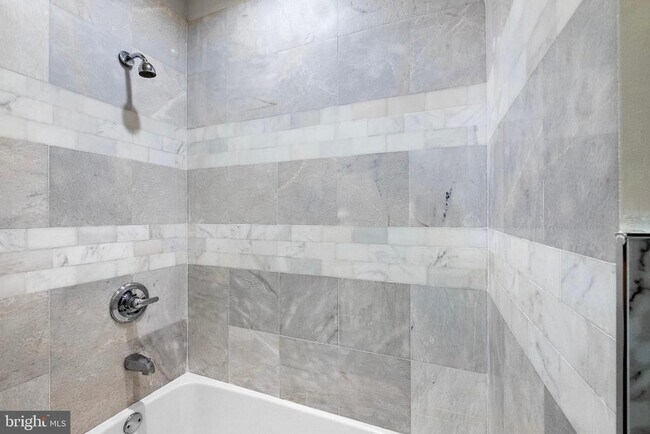 Building Photo - 704 S Washington Square