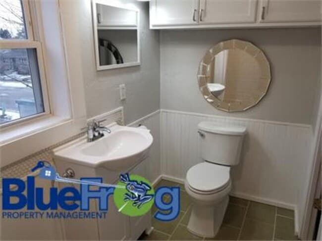 Building Photo - 907 Kellogg St