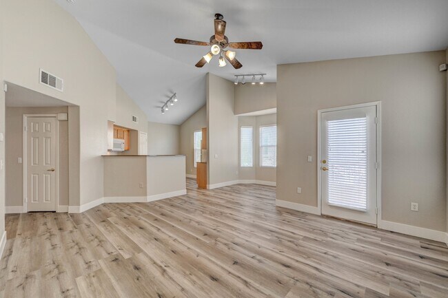 Building Photo - 10550 W Alexander Rd