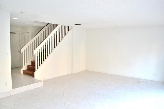 Building Photo - 8237 NW 8th Ct