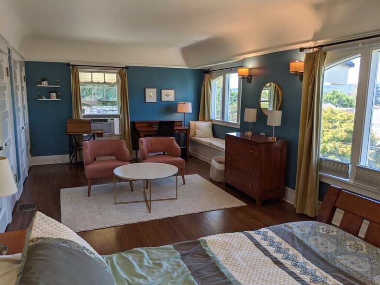 Primary bedroom - 2216 SE 24th Ave