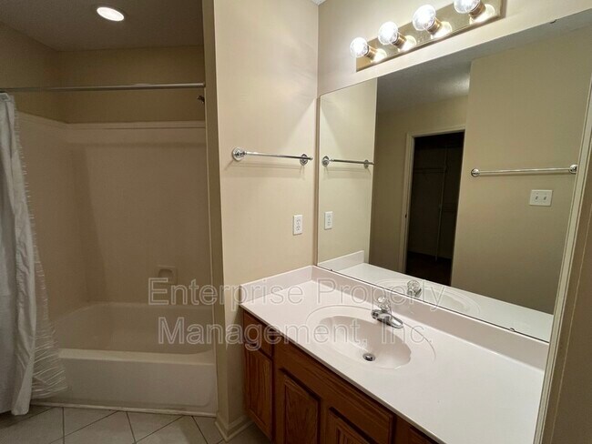Building Photo - 10092 Cross Valley Dr