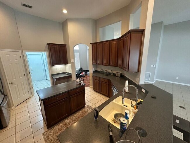 Building Photo - Beautiful 4 Bed 3 Bath Home in Sanford!