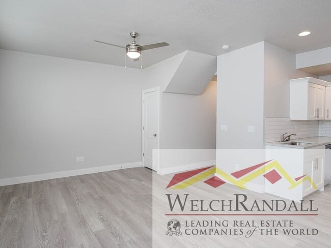 Building Photo - Live Comfortably in West Haven – Beautiful 3BR, 2.5BA Townhome for Rent!