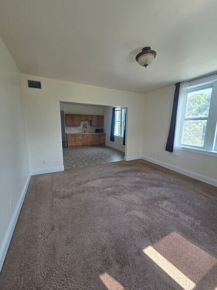 Building Photo - 817 Ringwood Ave