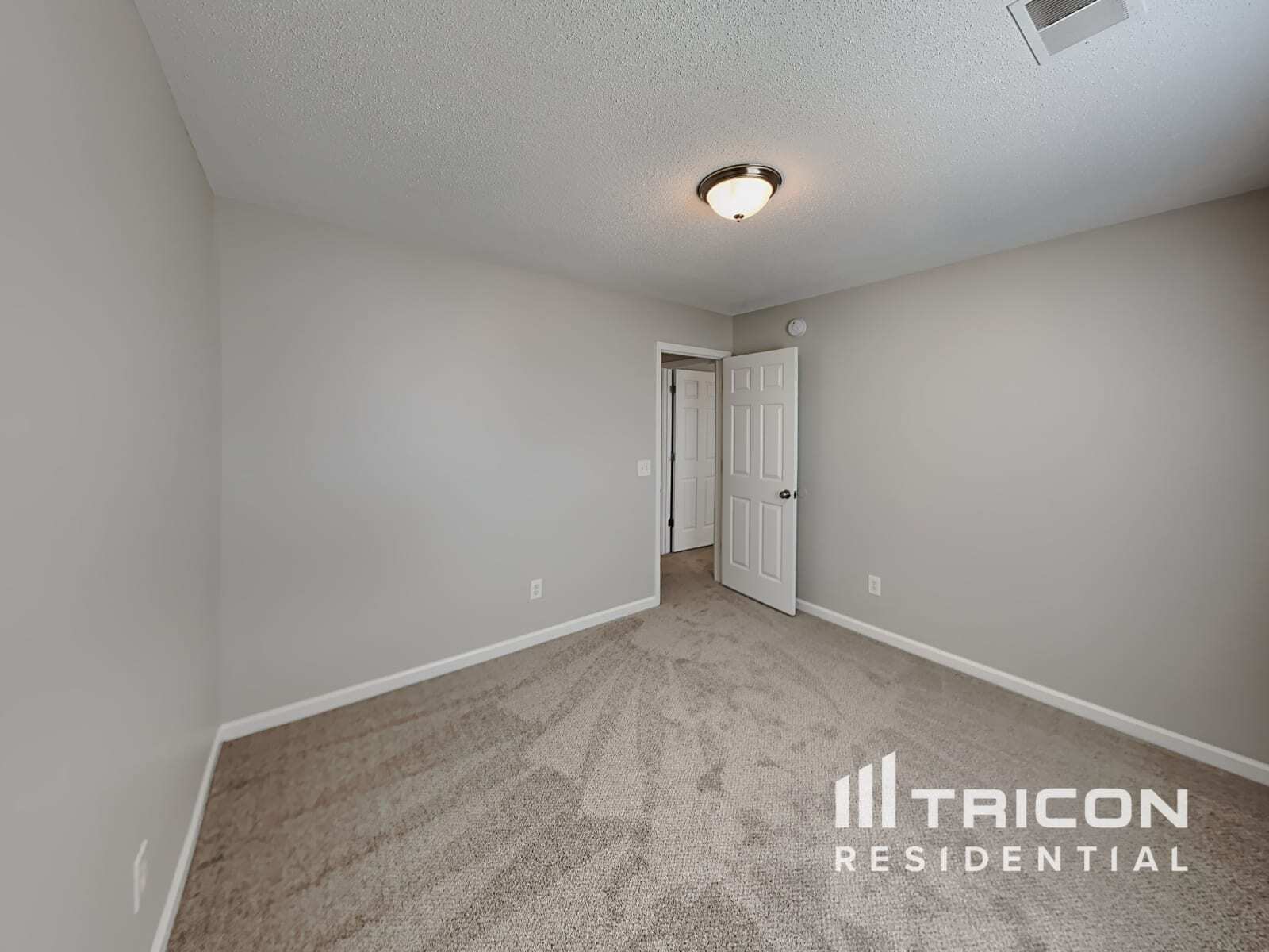 Building Photo - 204 Fox Grove Cir