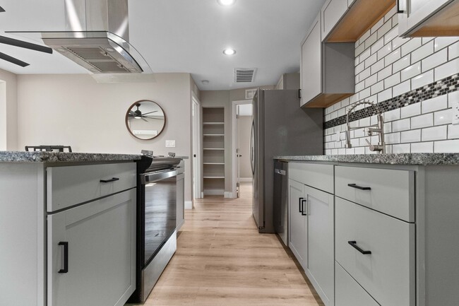 Building Photo - 1815-1812 12th St S