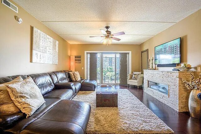 Building Photo - 8727 W Bryn Mawr Ave