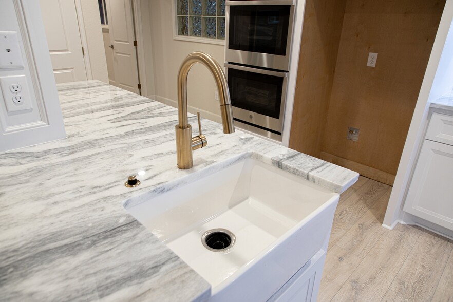 Farmhouse island sink - 3619 Braeswood S Blvd