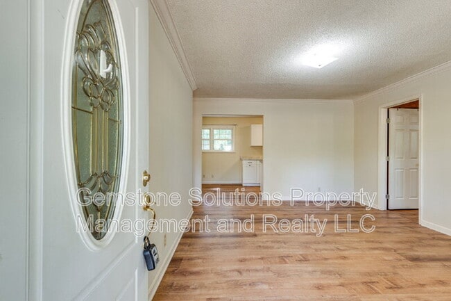 Building Photo - 5580 Hargrove Rd
