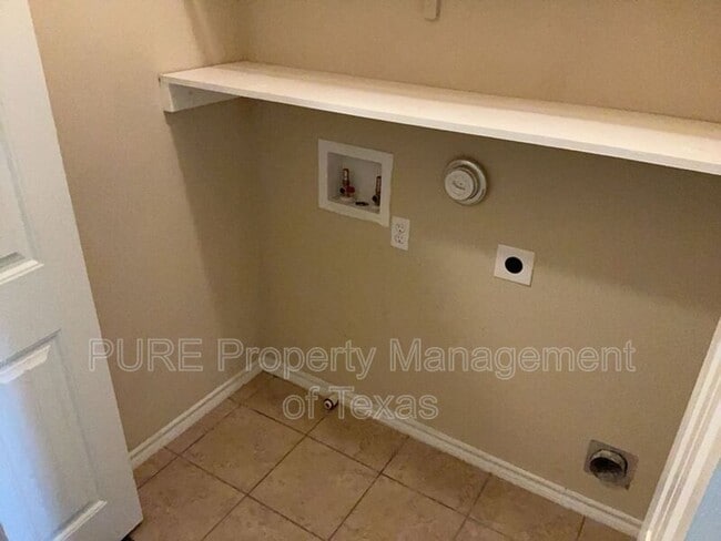 Building Photo - 215 N College St