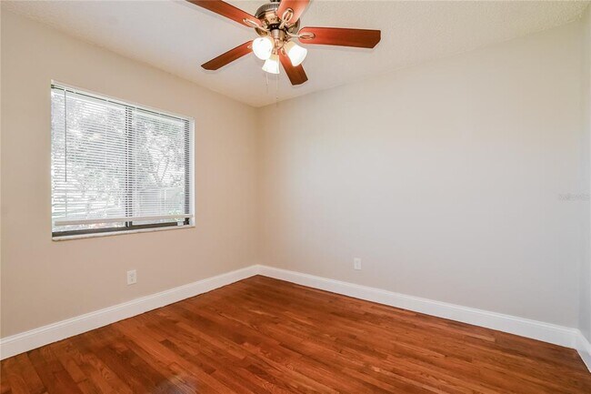 Building Photo - 931 Waverly Dr