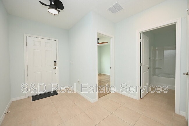 Building Photo - 2028 Rosewood Cir