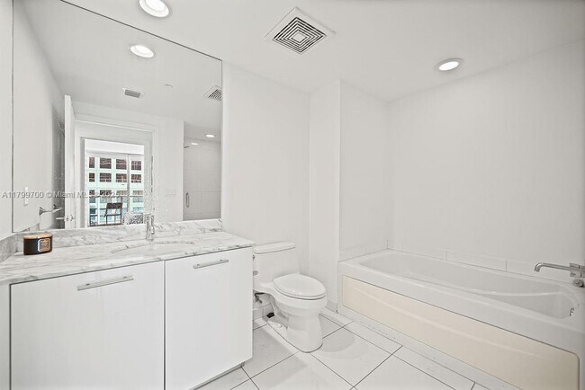 Building Photo - 500 Brickell Ave
