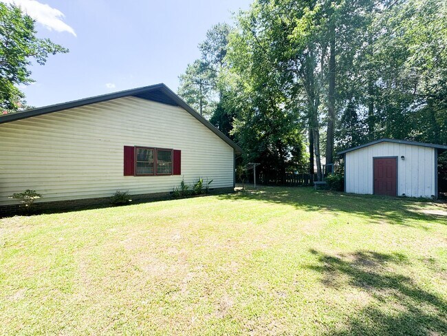 Building Photo - Charming 3 Bed 2.5 Bath Fayetteville Home