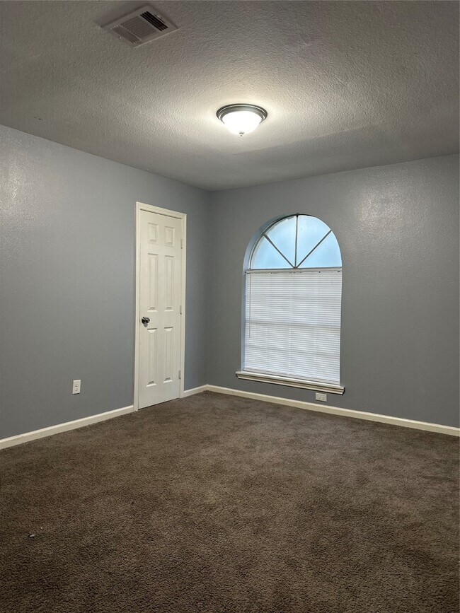 Building Photo - 15770 Chimney Rock Rd