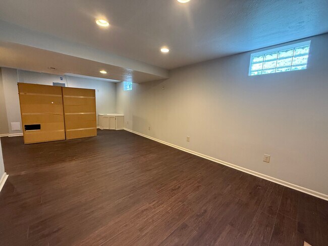 Building Photo - 5990 Rings Rd