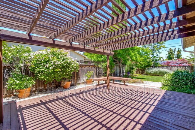 Building Photo - 1128 Kentwood Ave