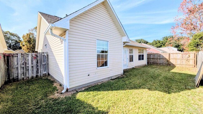 Building Photo - 213 Mirabelle Cir