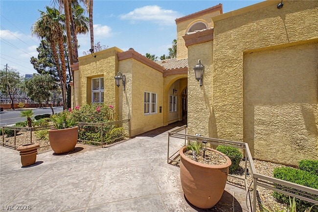 Building Photo - 260 E Flamingo Rd