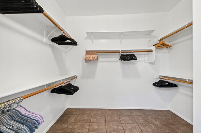 Building Photo - 2801 E Lindrick Dr