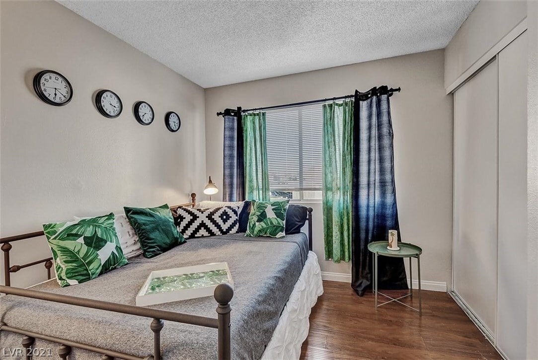 Building Photo - 3417 Villa Knolls South Dr
