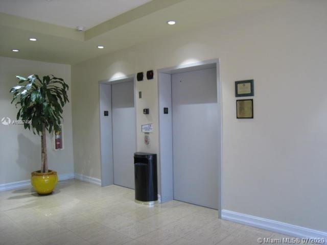 Building Photo - 1555 N Treasure Dr