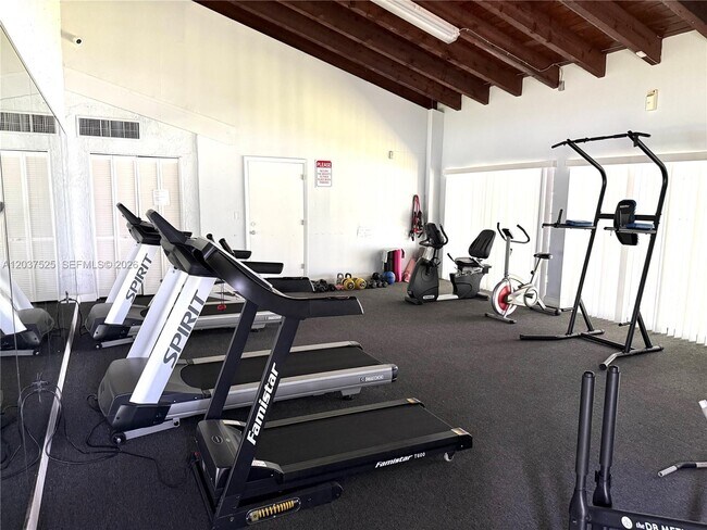 Building Photo - 9440 Fontainebleau Blvd