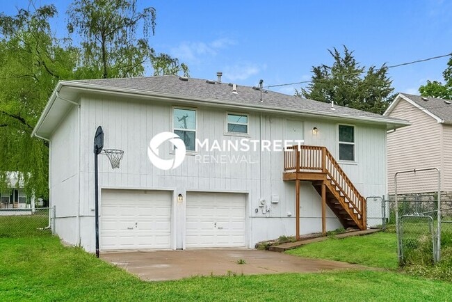 Building Photo - 3 Bedroom Pet-Friendly Home in Leavenworth, KS with Main Street Renewal