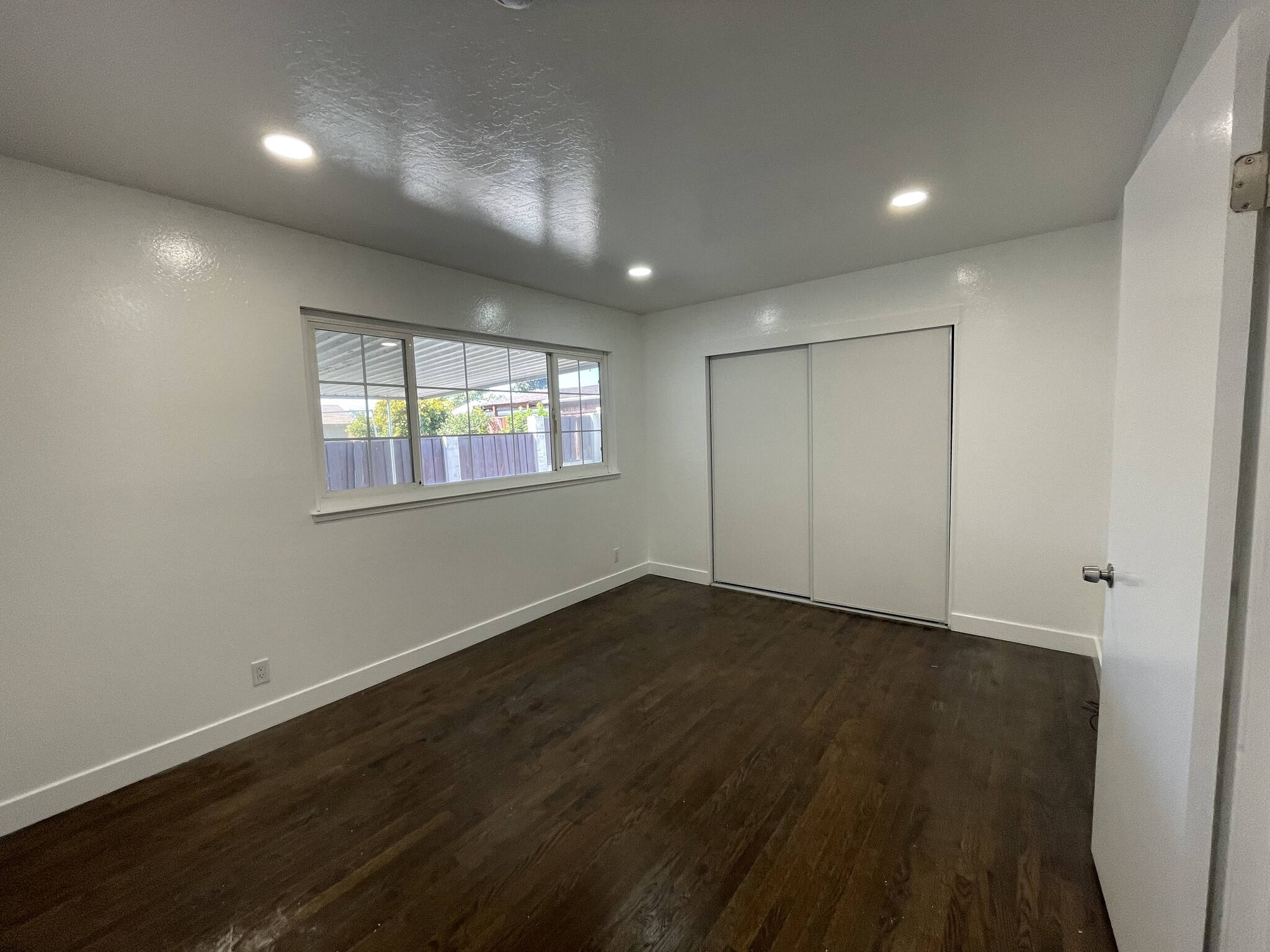 Master bedroom - 2935 Moss Point Dr