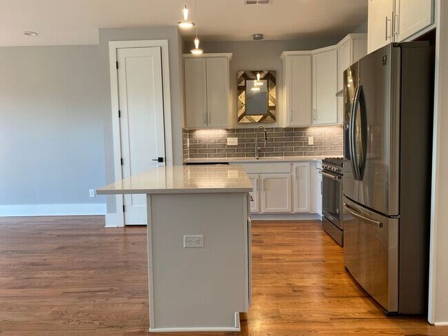 Building Photo - Newer Contruction - 3 Bed 3.5 Bath 3 Stories!