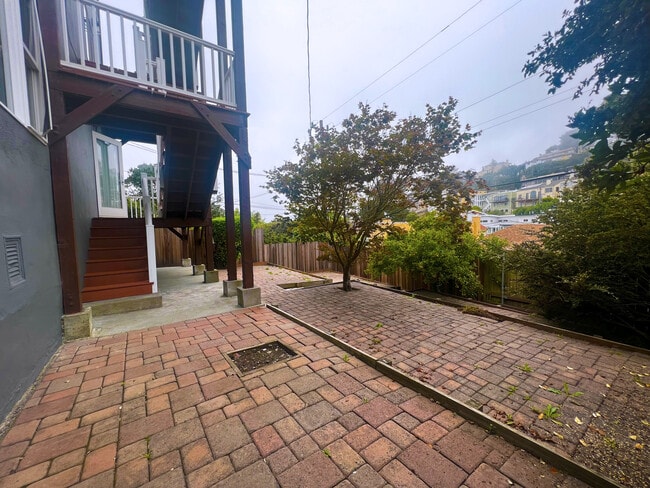 Building Photo - 19 Rosewood Dr