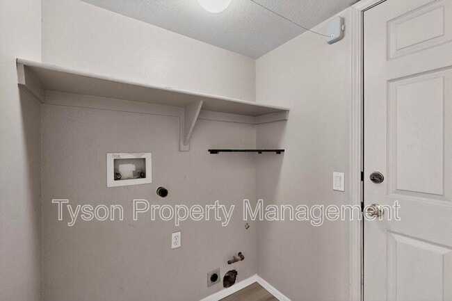 Building Photo - 1732 Del Cielo Dr NW