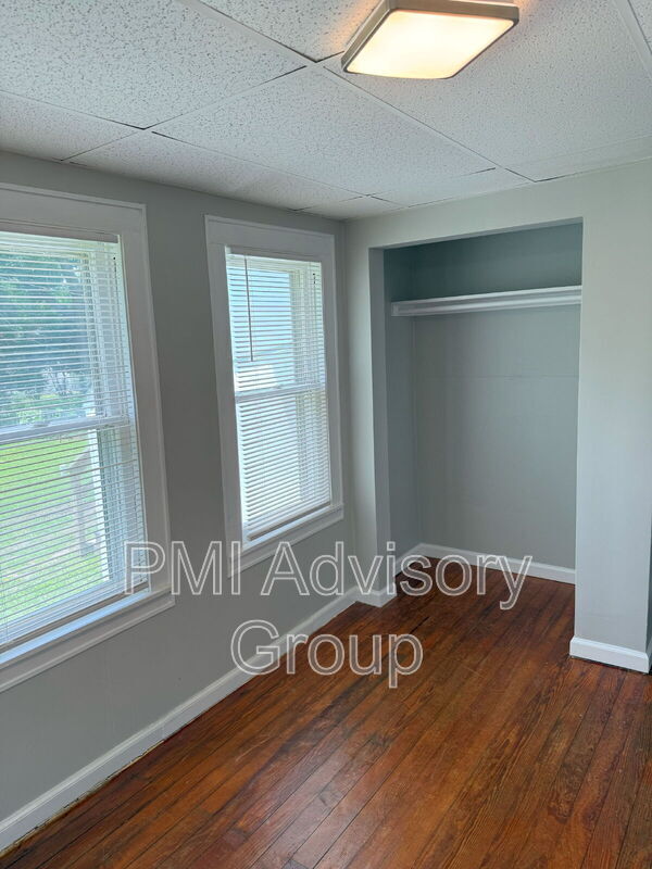 Building Photo - 3701 SW Munson Ave
