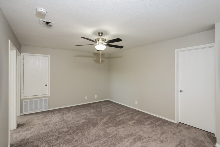 Building Photo - 25322 Longbranch Run
