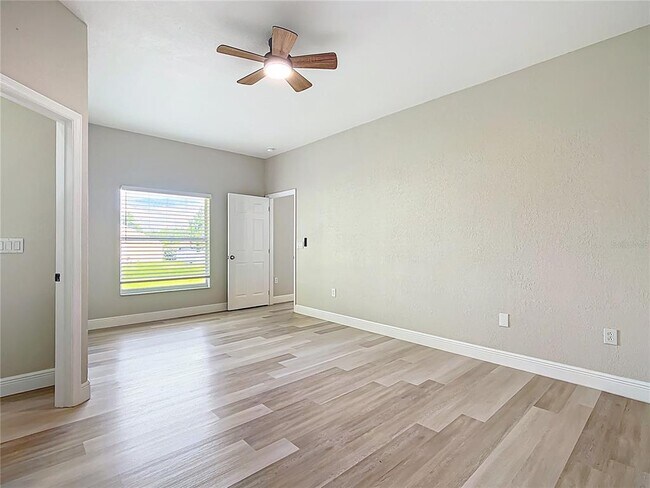 Building Photo - 550 Reddicks Cir