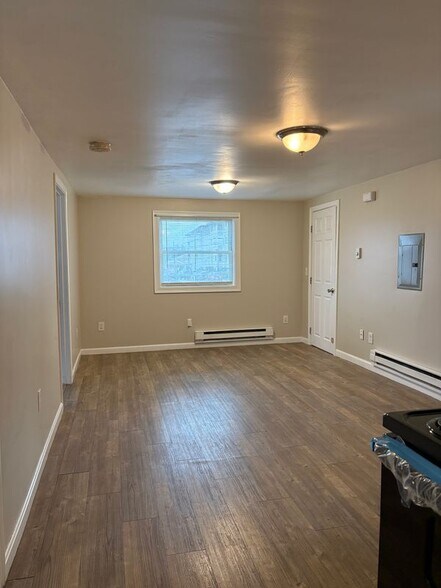 Building Photo - 2 Yolande Pl